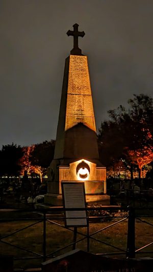 Visites nocturnes et contées du Cimetière de l’Ouest