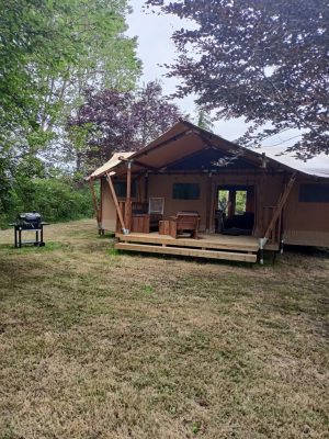 Gîte La cabane trappeur safary lodge et son jacuzzi privatif