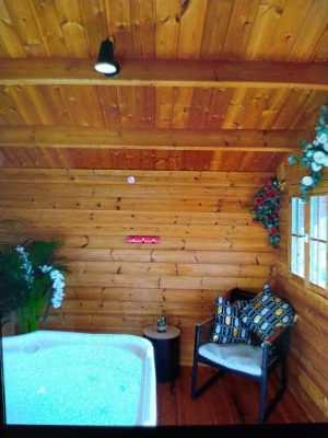 Gîte La cabane avec son jacuzzi privatif