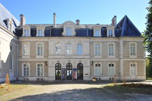 Séance de yoga au musée de Tessé